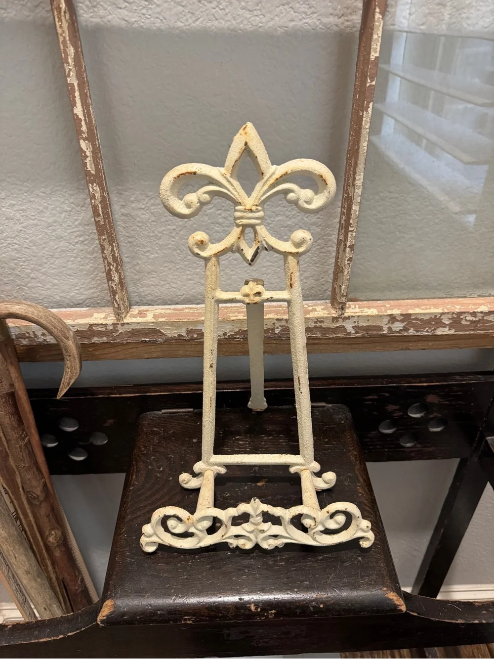 Decorative Cream Cast Iron Easel Stand - Home Wall Decor